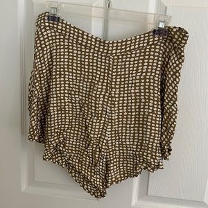 Dotted flowwy fancier shorts: brown and white